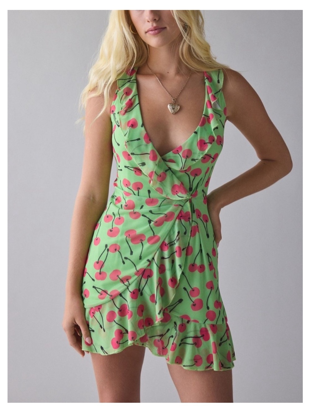 🟤NWT URBAN OUTFITTERS Plunging Ruffle Mesh Mini Dress in Green Cherry Print MED
